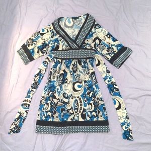 City Triangles - Tie Back V-neck Shift Dress in Navy, Blue and White